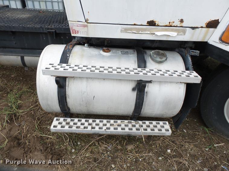 image for item DB7014 1992 Ford LTL9000 truck cab and chassis