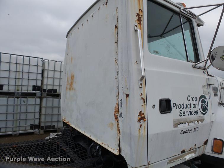 image for item DB7014 1992 Ford LTL9000 truck cab and chassis