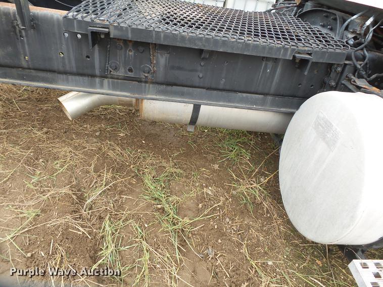 image for item DB7014 1992 Ford LTL9000 truck cab and chassis