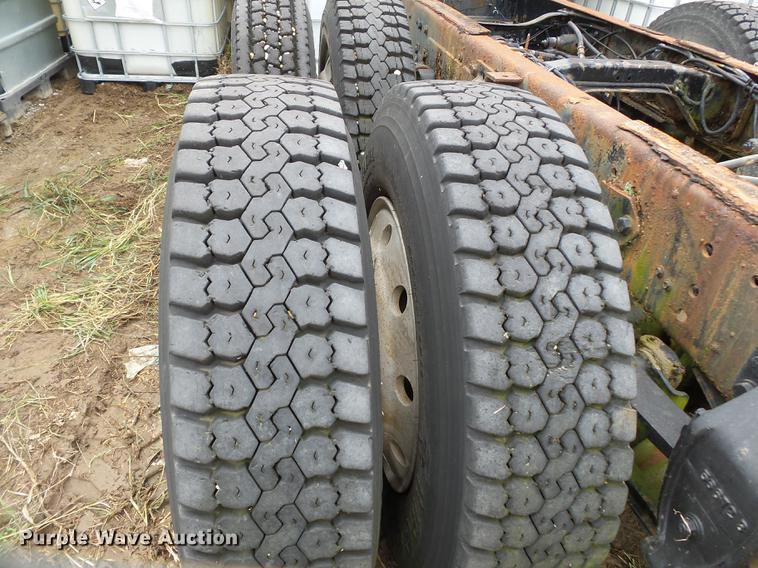 image for item DB7014 1992 Ford LTL9000 truck cab and chassis