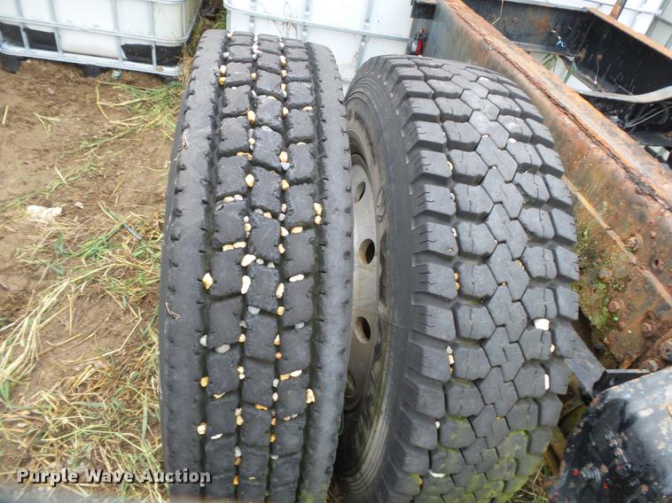 image for item DB7014 1992 Ford LTL9000 truck cab and chassis