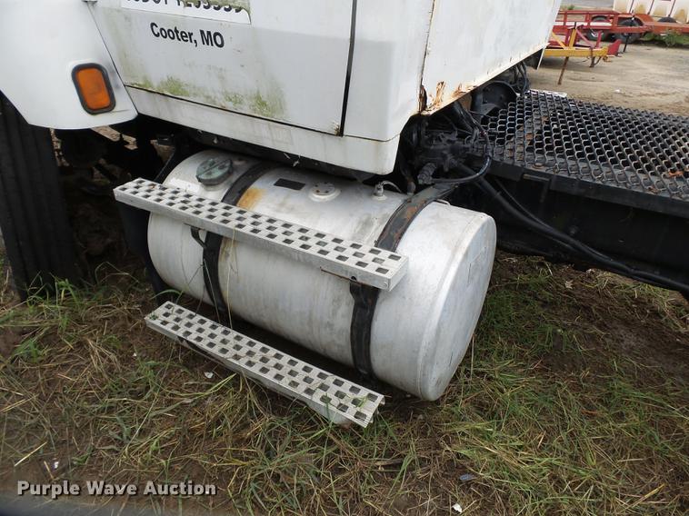 image for item DB7014 1992 Ford LTL9000 truck cab and chassis