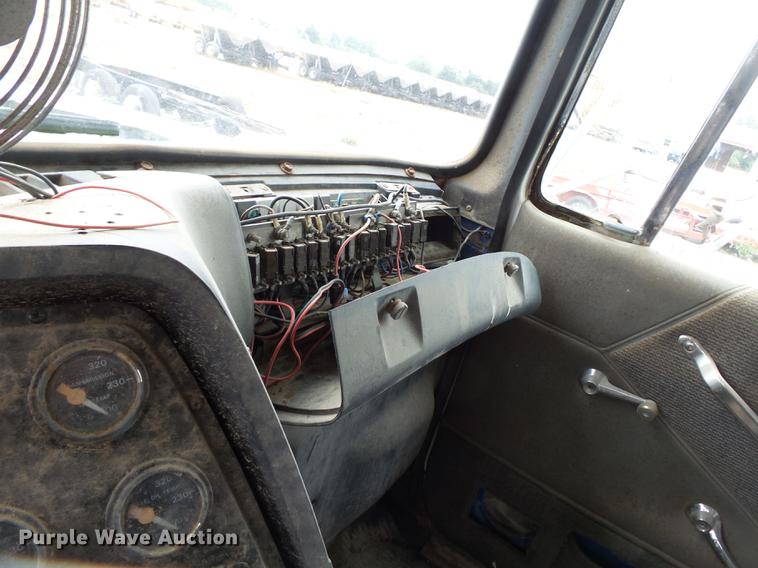 image for item DB7014 1992 Ford LTL9000 truck cab and chassis