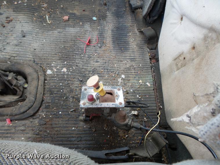 image for item DB7014 1992 Ford LTL9000 truck cab and chassis