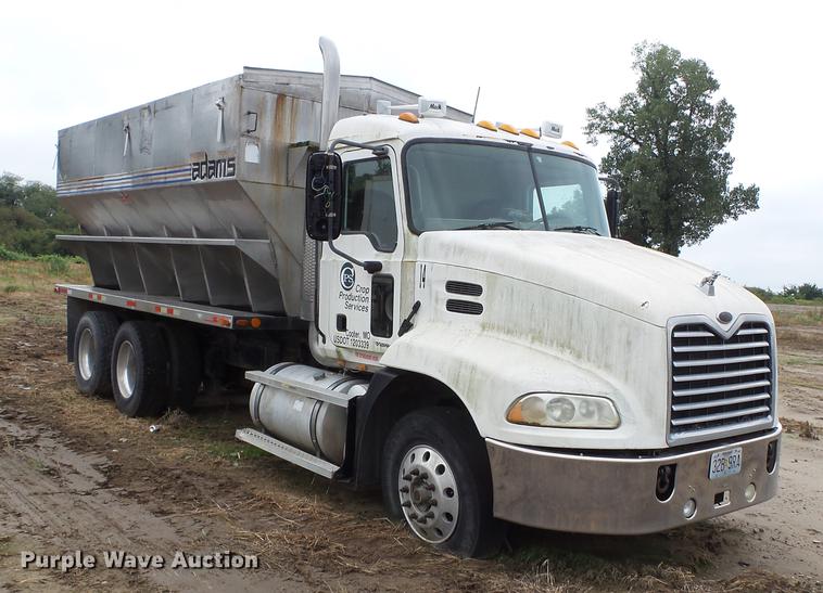 image for item DB7015 2005 Mack Vision CXN613 truck cab and chassis