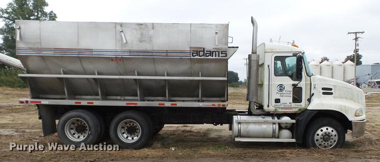 image for item DB7015 2005 Mack Vision CXN613 truck cab and chassis