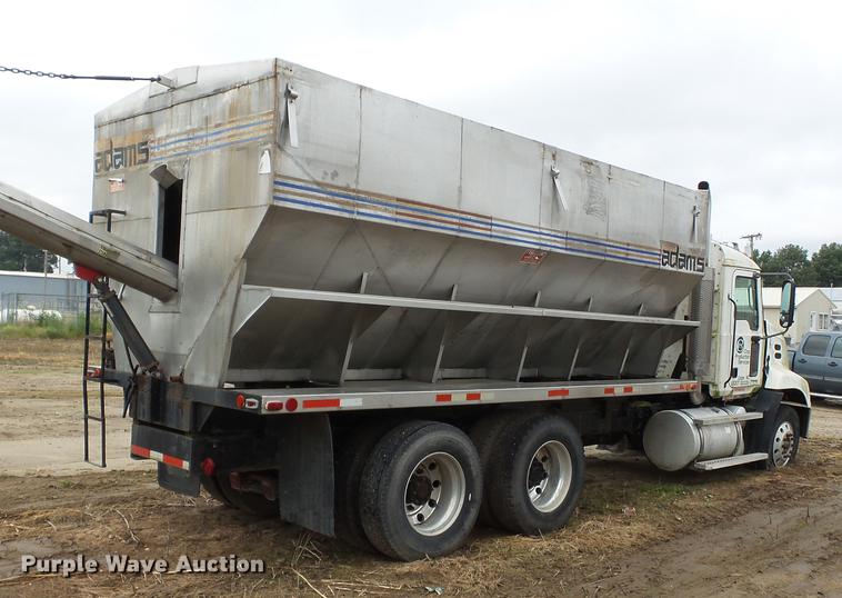 image for item DB7015 2005 Mack Vision CXN613 truck cab and chassis