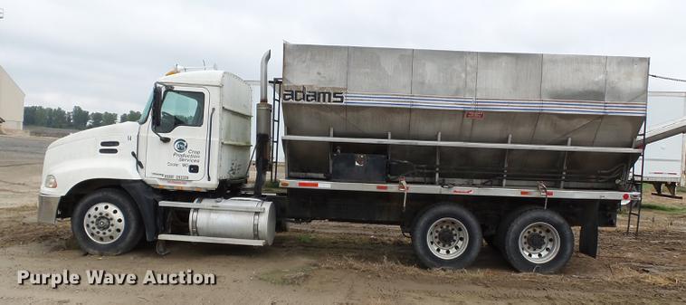 image for item DB7015 2005 Mack Vision CXN613 truck cab and chassis