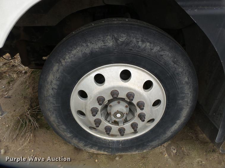 image for item DB7015 2005 Mack Vision CXN613 truck cab and chassis