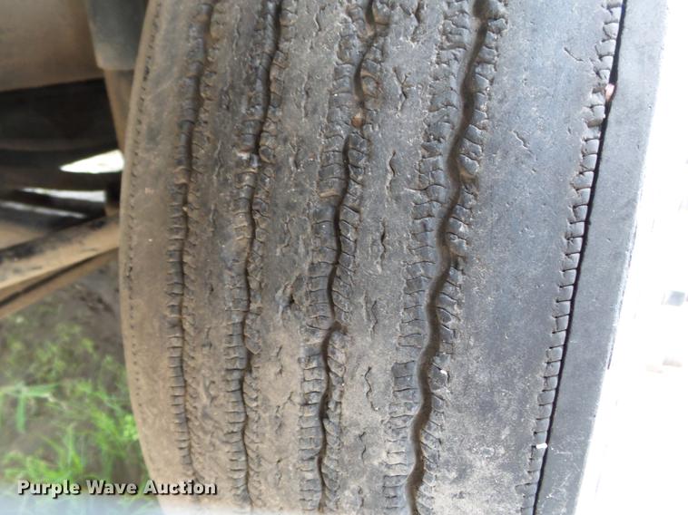 image for item DB7015 2005 Mack Vision CXN613 truck cab and chassis