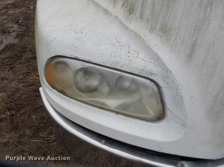 image for item DB7015 2005 Mack Vision CXN613 truck cab and chassis