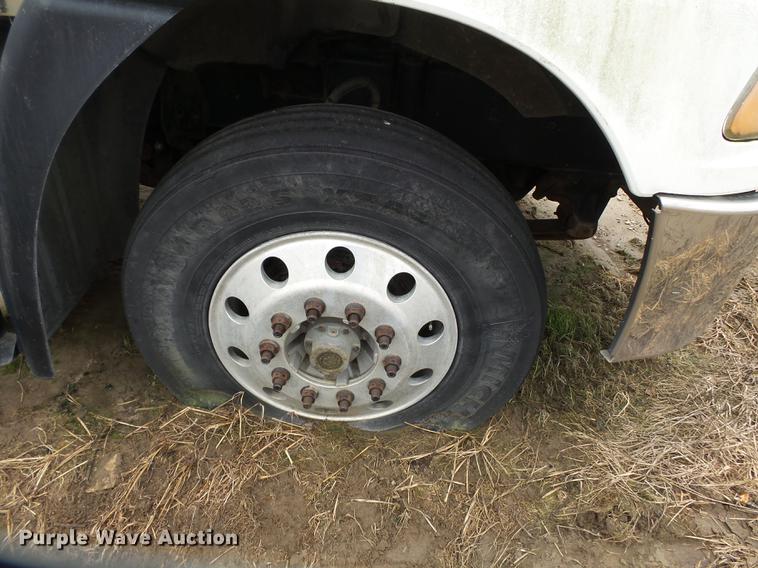 image for item DB7015 2005 Mack Vision CXN613 truck cab and chassis