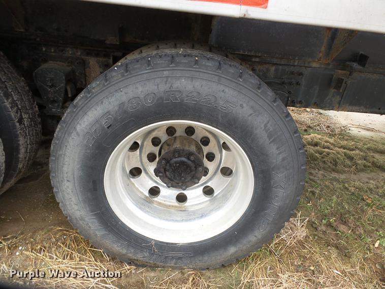 image for item DB7015 2005 Mack Vision CXN613 truck cab and chassis