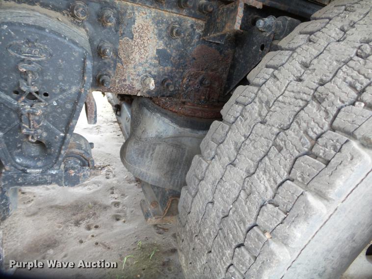 image for item DB7015 2005 Mack Vision CXN613 truck cab and chassis