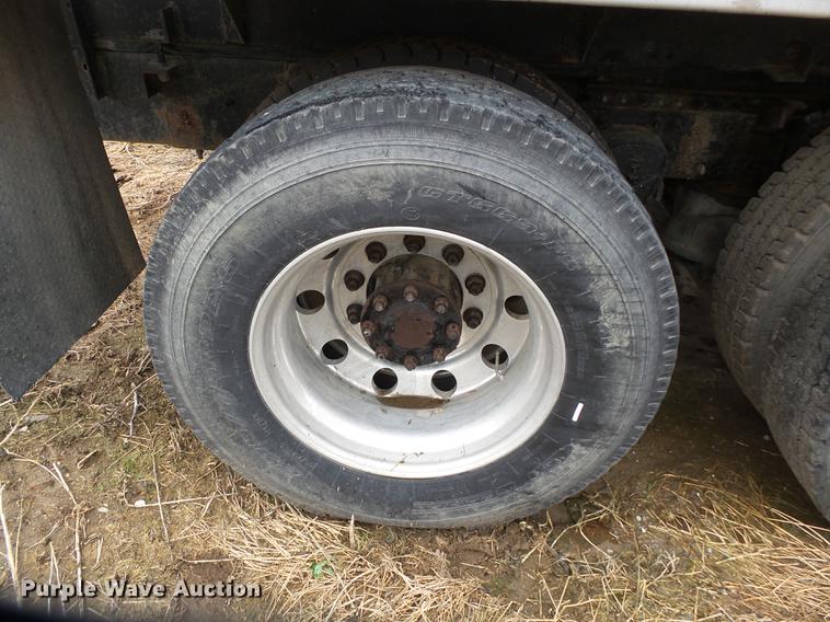 image for item DB7015 2005 Mack Vision CXN613 truck cab and chassis