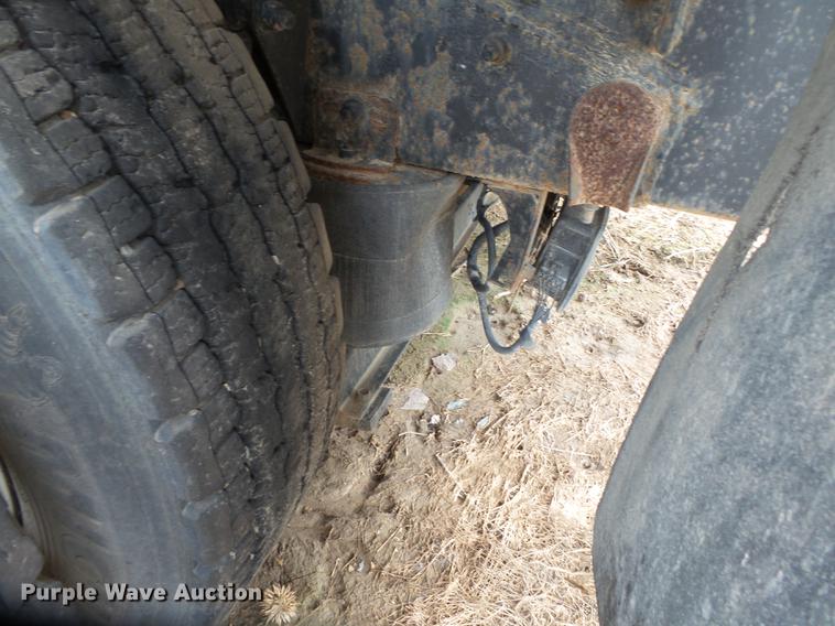 image for item DB7015 2005 Mack Vision CXN613 truck cab and chassis