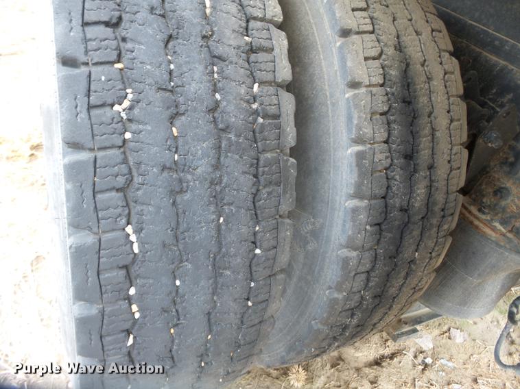 image for item DB7015 2005 Mack Vision CXN613 truck cab and chassis