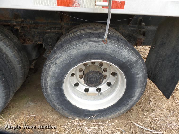 image for item DB7015 2005 Mack Vision CXN613 truck cab and chassis