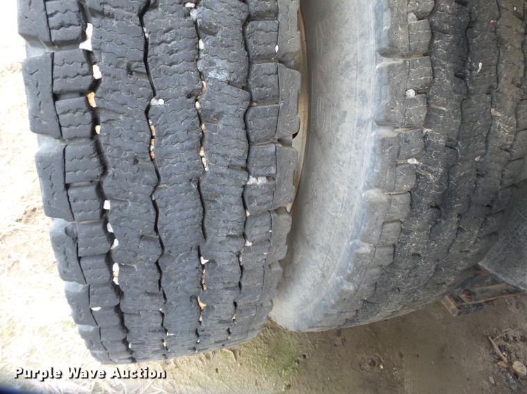 image for item DB7015 2005 Mack Vision CXN613 truck cab and chassis