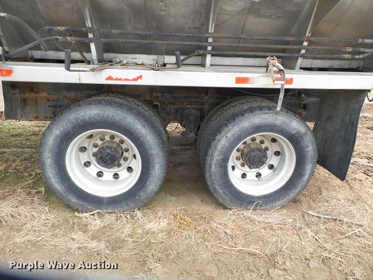 image for item DB7015 2005 Mack Vision CXN613 truck cab and chassis