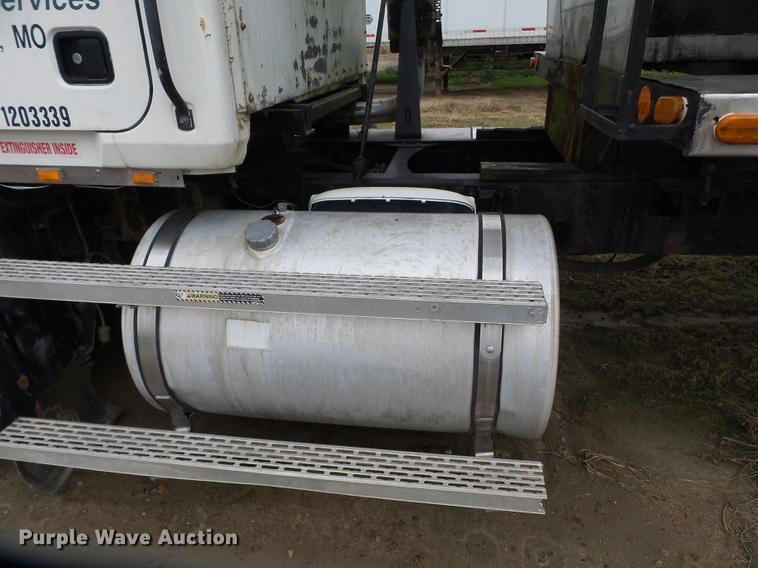 image for item DB7015 2005 Mack Vision CXN613 truck cab and chassis