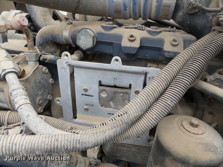 image for item DB7015 2005 Mack Vision CXN613 truck cab and chassis