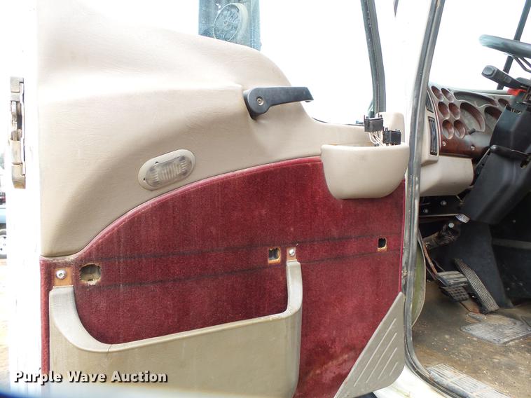 image for item DB7015 2005 Mack Vision CXN613 truck cab and chassis