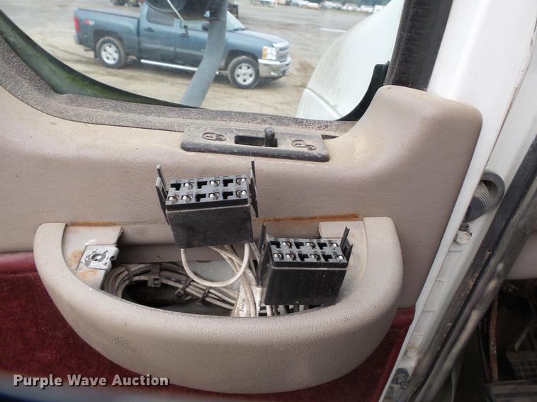 image for item DB7015 2005 Mack Vision CXN613 truck cab and chassis