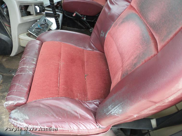 image for item DB7015 2005 Mack Vision CXN613 truck cab and chassis