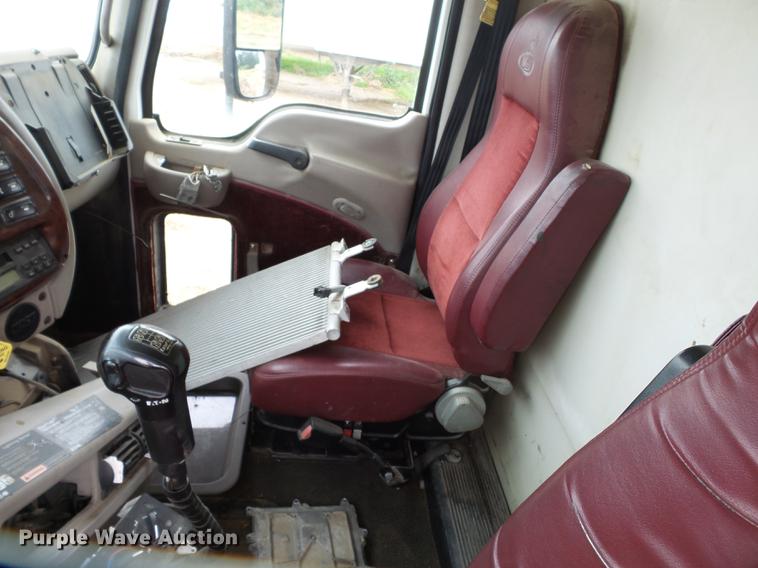 image for item DB7015 2005 Mack Vision CXN613 truck cab and chassis