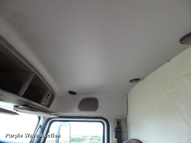 image for item DB7015 2005 Mack Vision CXN613 truck cab and chassis