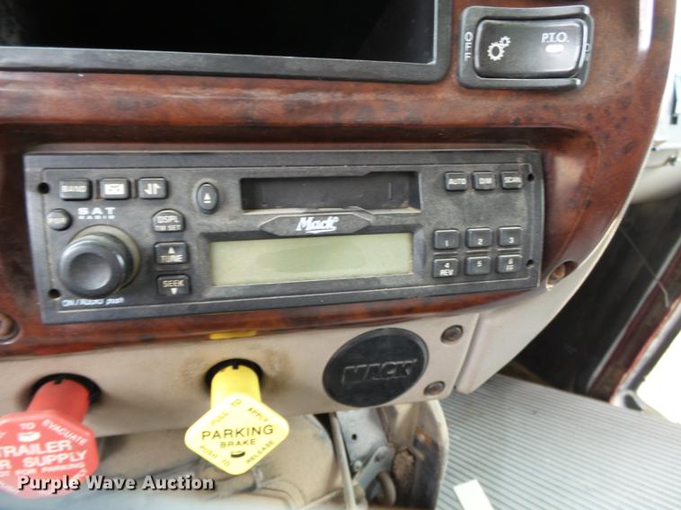 image for item DB7015 2005 Mack Vision CXN613 truck cab and chassis