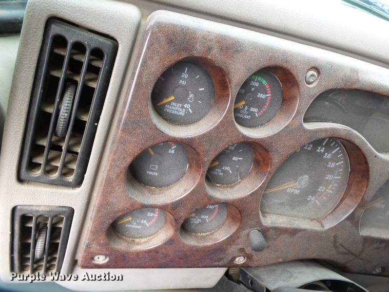 image for item DB7015 2005 Mack Vision CXN613 truck cab and chassis