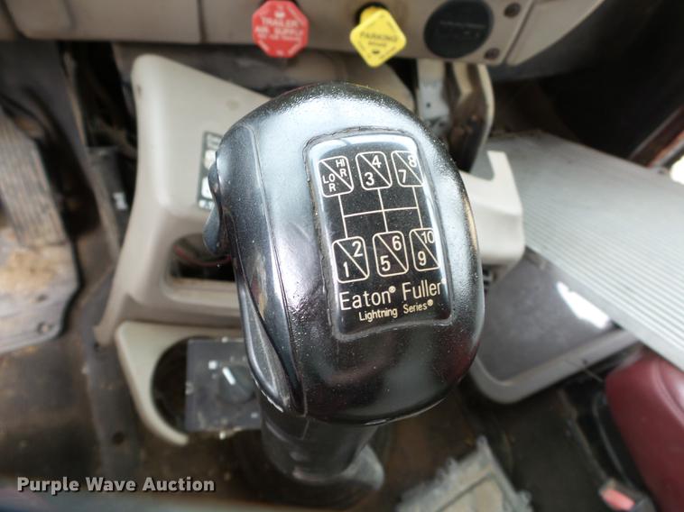 image for item DB7015 2005 Mack Vision CXN613 truck cab and chassis