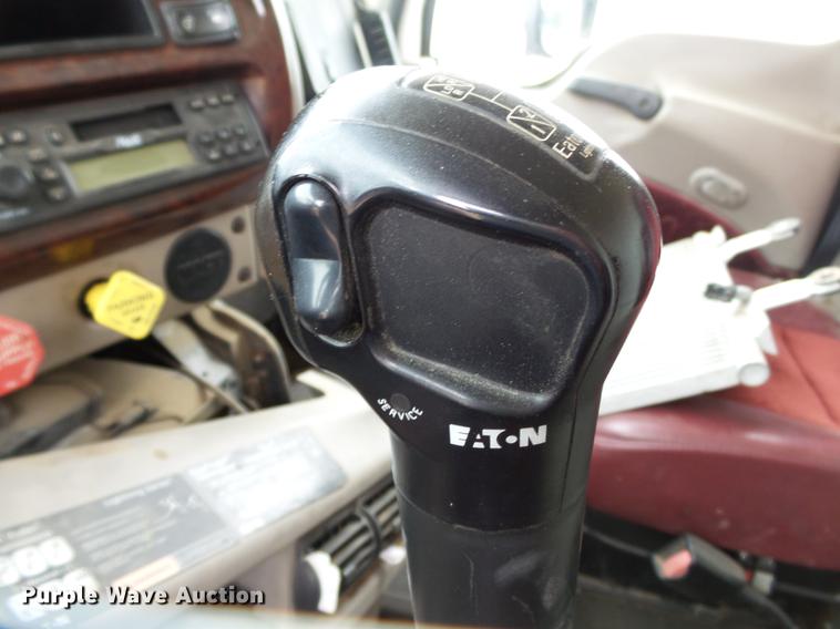 image for item DB7015 2005 Mack Vision CXN613 truck cab and chassis