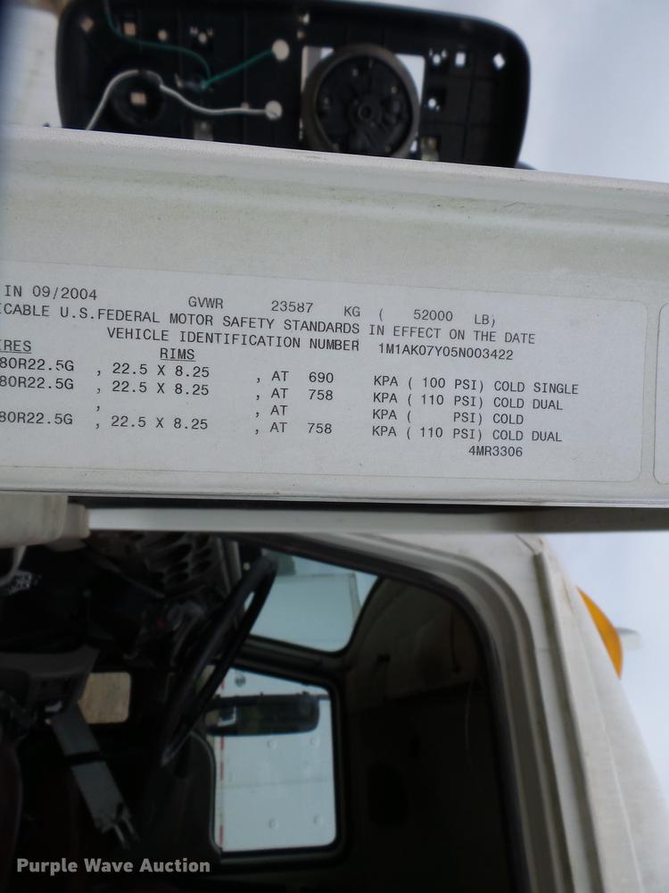 image for item DB7015 2005 Mack Vision CXN613 truck cab and chassis