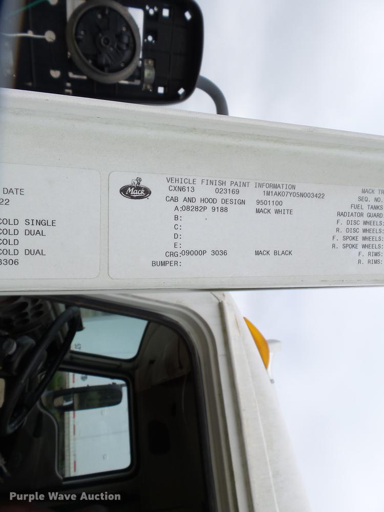 image for item DB7015 2005 Mack Vision CXN613 truck cab and chassis