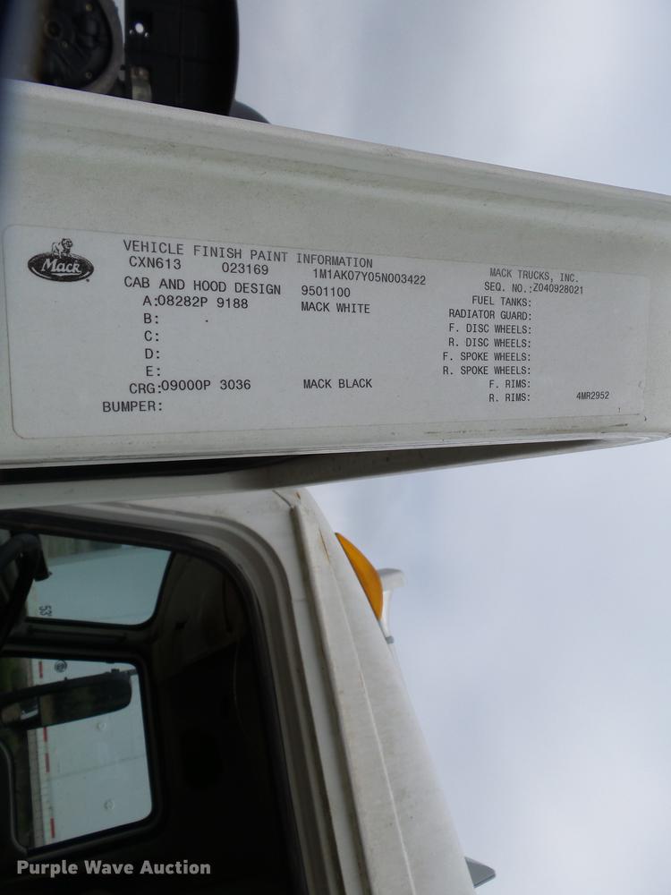 image for item DB7015 2005 Mack Vision CXN613 truck cab and chassis