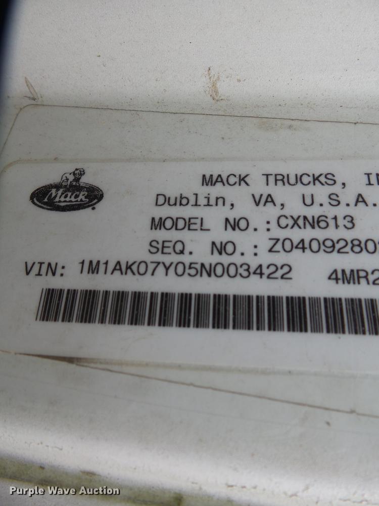 image for item DB7015 2005 Mack Vision CXN613 truck cab and chassis