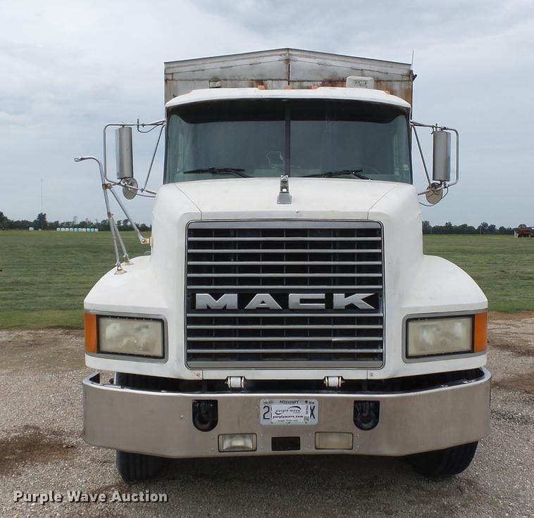 image for item DB7044 1999 Mack CH613 fertilizer tender truck