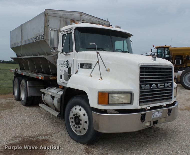 image for item DB7044 1999 Mack CH613 fertilizer tender truck