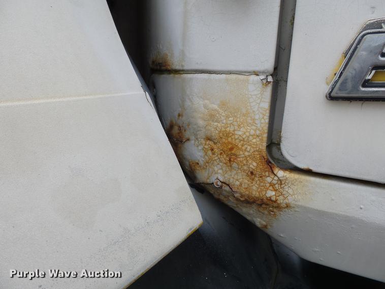 image for item DB7044 1999 Mack CH613 fertilizer tender truck