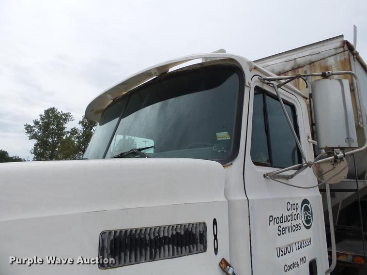 image for item DB7044 1999 Mack CH613 fertilizer tender truck