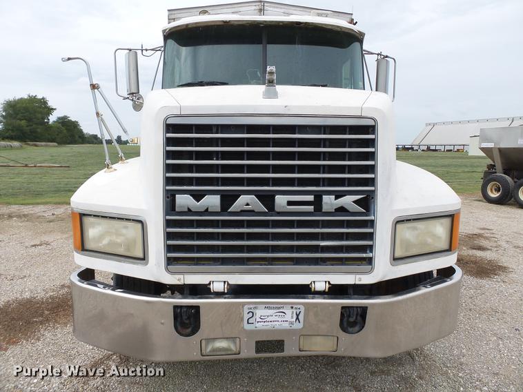 image for item DB7044 1999 Mack CH613 fertilizer tender truck