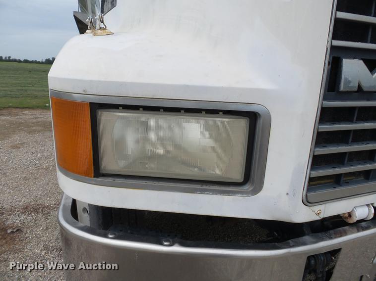 image for item DB7044 1999 Mack CH613 fertilizer tender truck