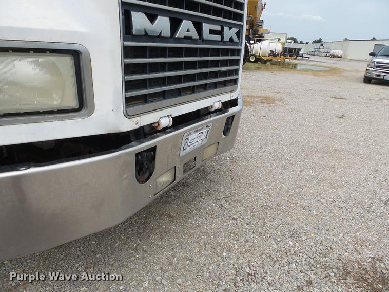 image for item DB7044 1999 Mack CH613 fertilizer tender truck