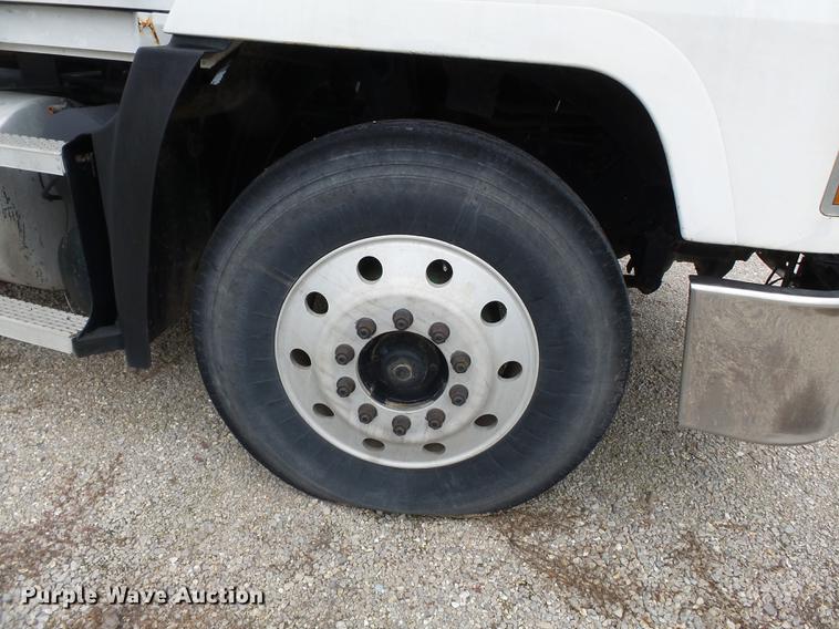 image for item DB7044 1999 Mack CH613 fertilizer tender truck