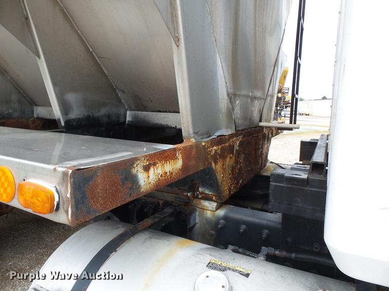 image for item DB7044 1999 Mack CH613 fertilizer tender truck