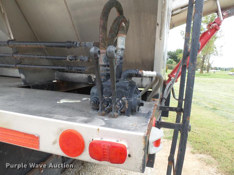 image for item DB7044 1999 Mack CH613 fertilizer tender truck