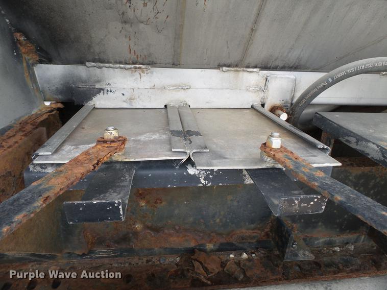 image for item DB7044 1999 Mack CH613 fertilizer tender truck